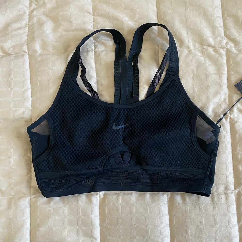 Nike women’s bra size L color black